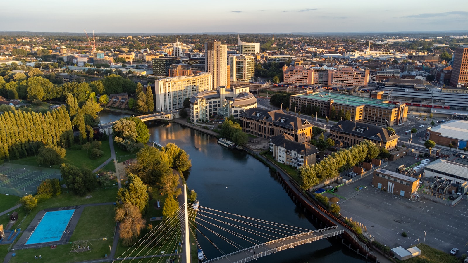 Reading town centre and the Christchurch Bridge over the Thames
