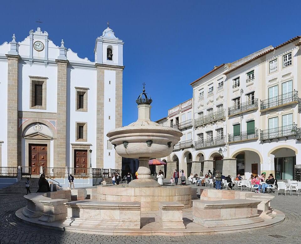 Évora